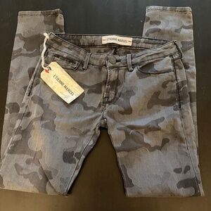 Étienne Marcel Black & Gray Camouflage Skinny Twill Jeans 27 – NWT